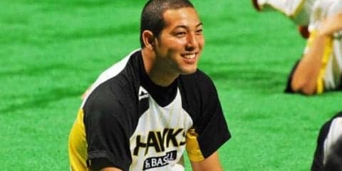 ホークス加治屋、気合いの丸刈り「一からやり直すつもりで」　五十嵐「いいね」