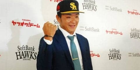 トレードで鷹入団の松田遼馬が会見「やってやろう」　背番号は「42」