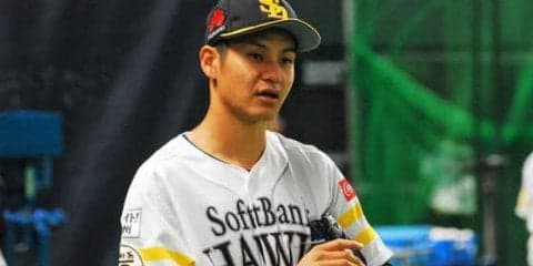 育成から支配下登録で「10」　ホークス大竹、異例の背番号となった背景は…