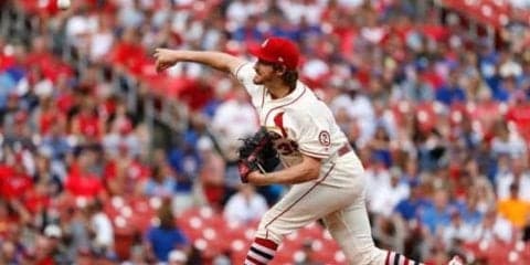 【MLB】元Gマイコラス美人妻と新生双子にファン感激「あ～ん、可愛い!!」「最高」