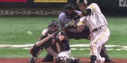 鷹・松田が19号2ラン　“影武者”デスパイネとの「W熱男」パフォに歓声