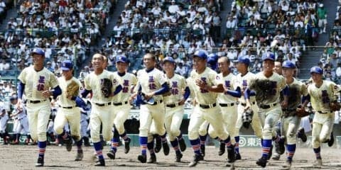 先輩・松井秀喜氏が始球式  星稜が新たな歴史にむけて好発進