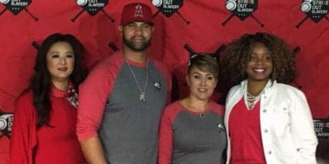 プホルス、人身売買撲滅へ尽力　夫婦で会見「目標はMLB全30球団で行うこと」