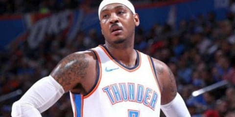 ホークスが粋な計らい、カーメロ・アンソニーに名前入りジャージーをプレゼント