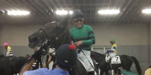 土曜新潟５Ｒ新馬はサムシングジャストが制す