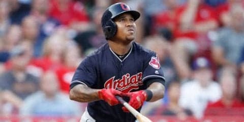 【MLB】「笑うしかない」-35発強打者が野手のカーブにバット飛ばして空振り三振!?