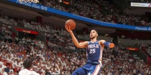 ベン・シモンズの唯一の弱点、ジャンプシュート改善のカギは右手にアリ？