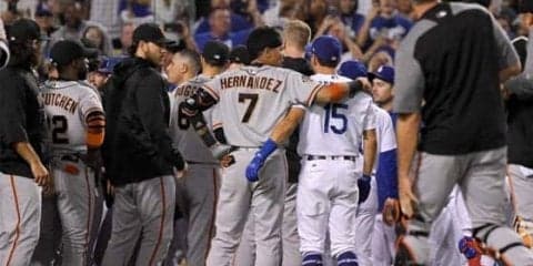 【MLB】乱闘劇に外野手は蚊帳の外？　臨戦態勢も「みんな既にケーキを食べていた」