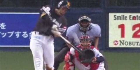 ソフトバンク柳田が超特大26号2ラン！　右中間最上段へリード広げるアーチ