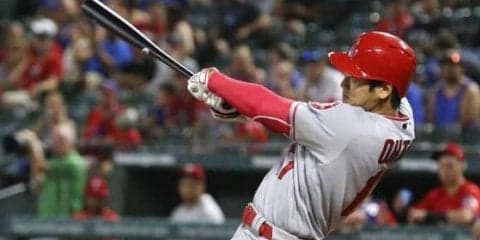 【MLB】大谷翔平が体を反らして豪快13号　解説もビックリ「あそこまで打ち上げた」
