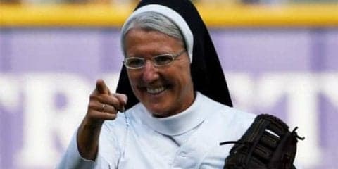 【MLB】驚愕投球のスーパー修道女、一気にスターに　「ボブルヘッド人形」化が決定