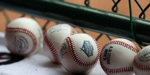 リトルリーグ世界大会で観客総立ちの“尻もちスロー”　「ゴールドグラブ」