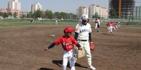 少年の勇気から始まったモンゴル野球　日本と横綱の支援で進む野球普及の道