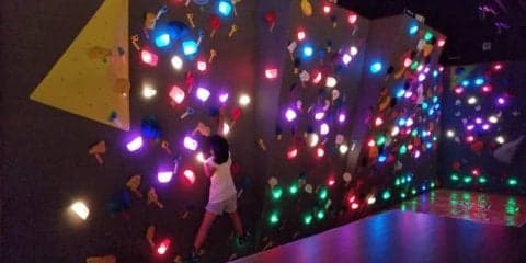 キッズクライミングスクール、みちびクライミングウォールでスタート