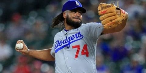 【MLB】「今季最も滑らかなプレー」!?　苦しむド軍守護神、華麗な“背面捕球”で危機脱出