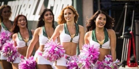 選手並にハードな NFLチアのトレーニング