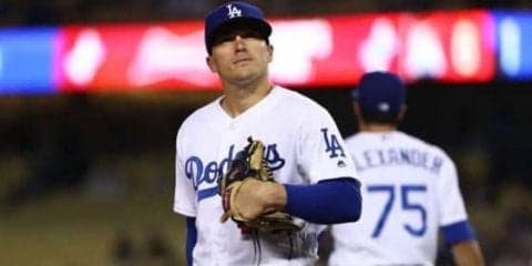 【MLB】首位攻防戦での美技に拍手喝采　横っ飛び捕球→ローリング送球「キケェェェ」