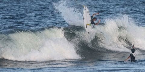 世界初、人工波のウェーブプールで世界最高峰のサーフィンコンテストに大原洋人が参戦！