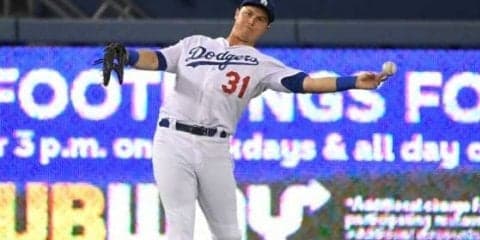 【MLB】ド軍外野手が粋な“ファンサービス”!?　背走好捕→男性とグータッチ「いい男」