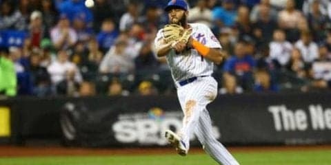 【MLB】痛烈打球をグラブの先で奇跡のキャッチ　ドミニカ人遊撃手の美技に「100点！」