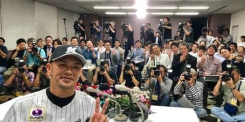 地元千葉で決めた2000本安打　ロッテ福浦が「最高の形」と笑顔を見せる理由