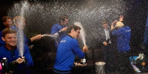 フェデラー「本当に素晴らしく新鮮だった」、初参戦ジョコビッチらと勝利後のシャンパンファイト[レーバー・カップ]