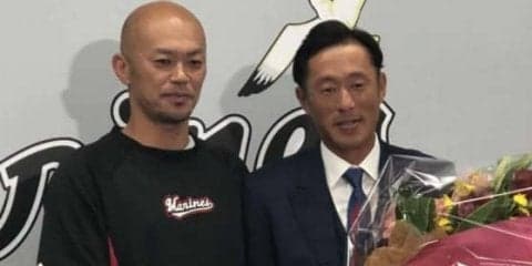 ロッテ岡田が引退会見、福浦の花束贈呈で涙　「12球団最高のファン」に感謝