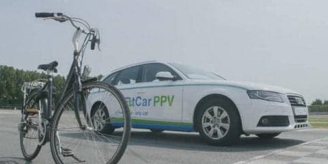 運転席のペダルを漕いでカロリー消費＆エンジン制御　世界初