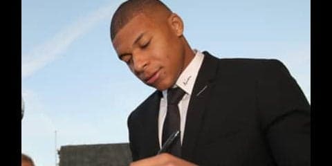 ムバッペはペレ、マラドーナ級？　対戦相手とのユニ交換は争奪戦激化