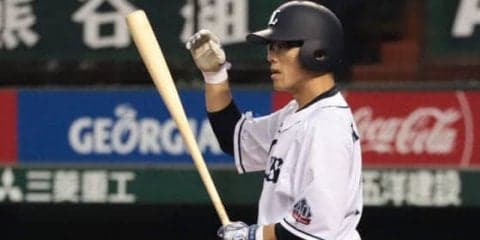 M1の西武、今季で引退の松井稼が代打で登場　ファン大歓声も、空振り三振
