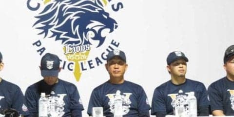 西武、歓喜のビールかけ　3000本が20分で泡　浅村「もう1回しましょう！」