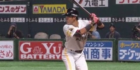 引退試合の鷹・本多、第2打席に四球で出塁　盗塁狙ってスタートも、まさかの…
