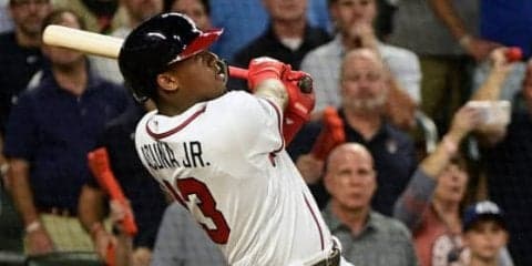 【MLB 地区シリーズ】崖っぷちブレーブス、20歳新人アクーニャJr.が満塁弾！　PO史上最年少の快挙