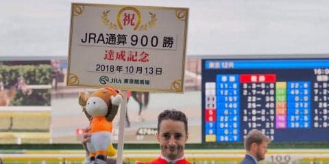 C.ルメール騎手 府中牝馬ステークスでJRA通算900勝達成！