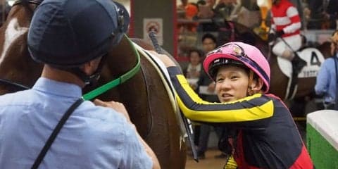 【東京3R/2歳新馬】石川「すごくマジメです」フォークテイルデビュー勝ち