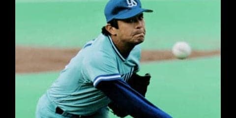 ベンチの指示で内角へズバズバ。荒木大輔は日本シリーズ初戦で攻めた