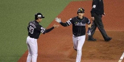 鷹打線爆発、5回で12得点　上林がCS最多タイ6打点でサイクル王手