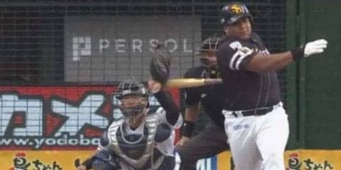 西武森が初回に交代のアクシデント、左手首に鷹デスパイネのバットが当たる