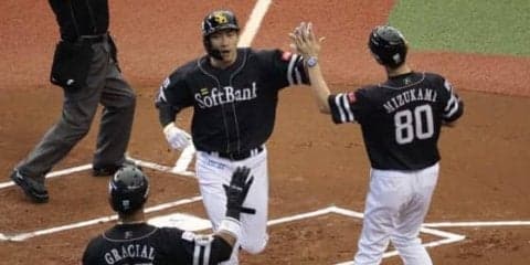 鷹・柳田、逆方向へ確信の決勝弾　初回の2ランに「打ち方、スイング良かった」