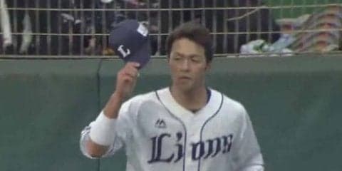 ファン総立ち、西武木村の超美技が凄い！　右翼フェンス激突もボール死守