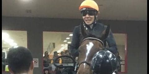 ロカマドールがデビューV！三浦「操縦性の高い馬」