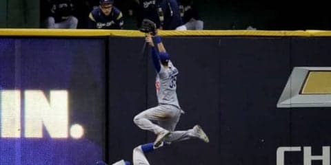 【MLB】危機救うド軍左翼手の超絶キャッチにファン絶叫「ありがとう！」　「気絶する」