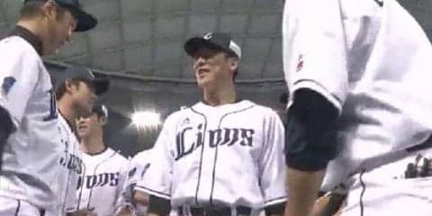 引退の西武・松井稼頭央、最後に遊撃に手を当てて別れ「育ててもらった場所」