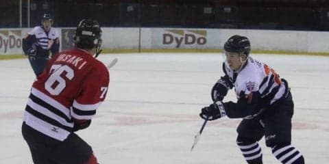 【アイスホッケー部】　一歩ずつ前進