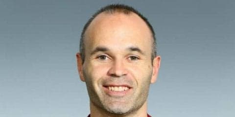 イニエスタ、アシックスとアドバイザリースタッフ契約を締結