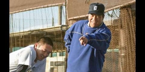 プロを選ばず高校野球の名将へ。鍛治舎巧は母校で「革命」に取り組む