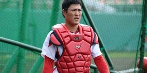 王者・広島を支える3番手捕手　磯村はなぜ「チームに欠かせない存在」なのか