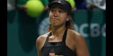 今季最終戦を棄権。涙の大坂なおみを救ったバインコーチの笑顔