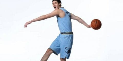 渡邊雄太が日本人2人目のNBAデビュー！ フリースローで2得点、2リバウンドを記録