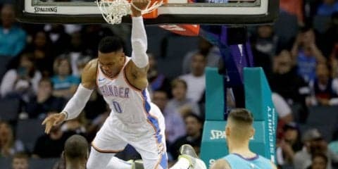 ラッセル・ウェストブルックがホーネッツの戦術を破壊、逆転でサンダーが3連勝